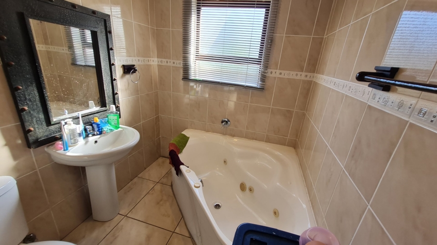 3 Bedroom Property for Sale in Dana Bay Western Cape